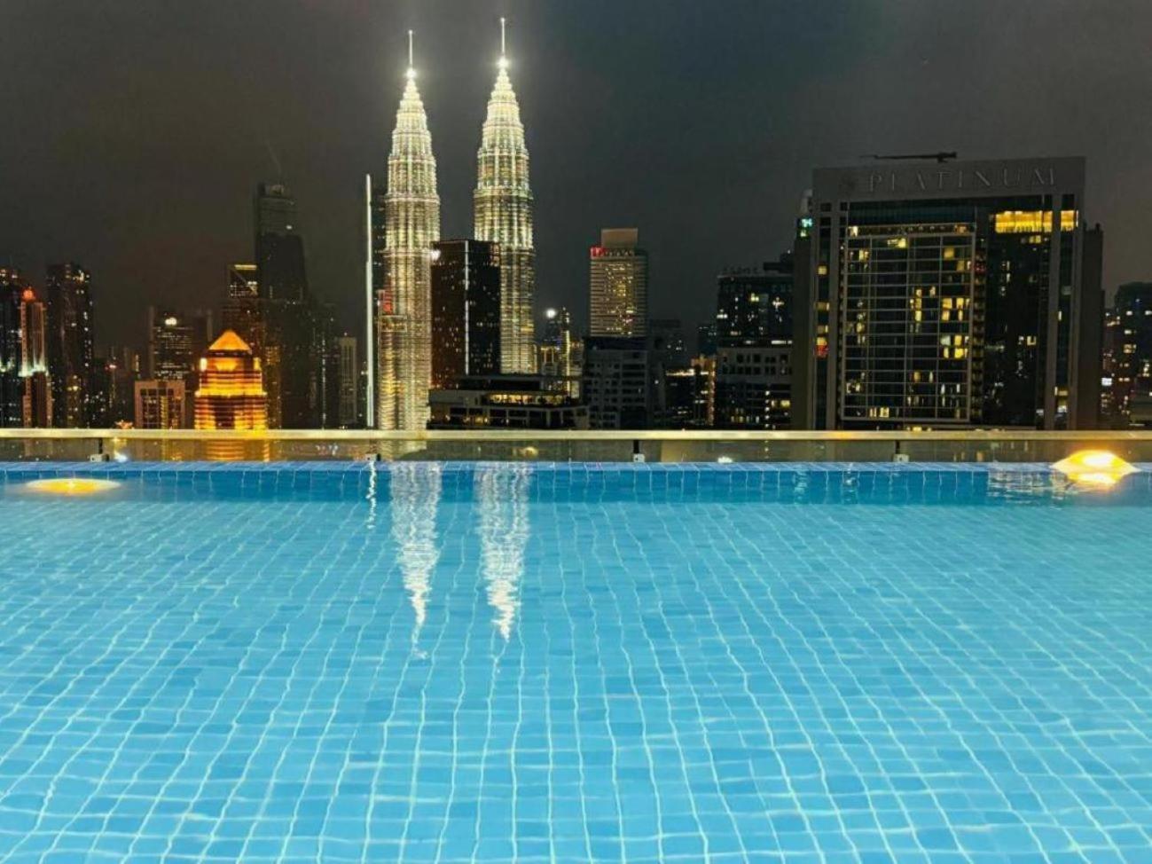 The Luxe Colony Klcc By Sky Pool Apartment Kuala Lumpur Luaran gambar