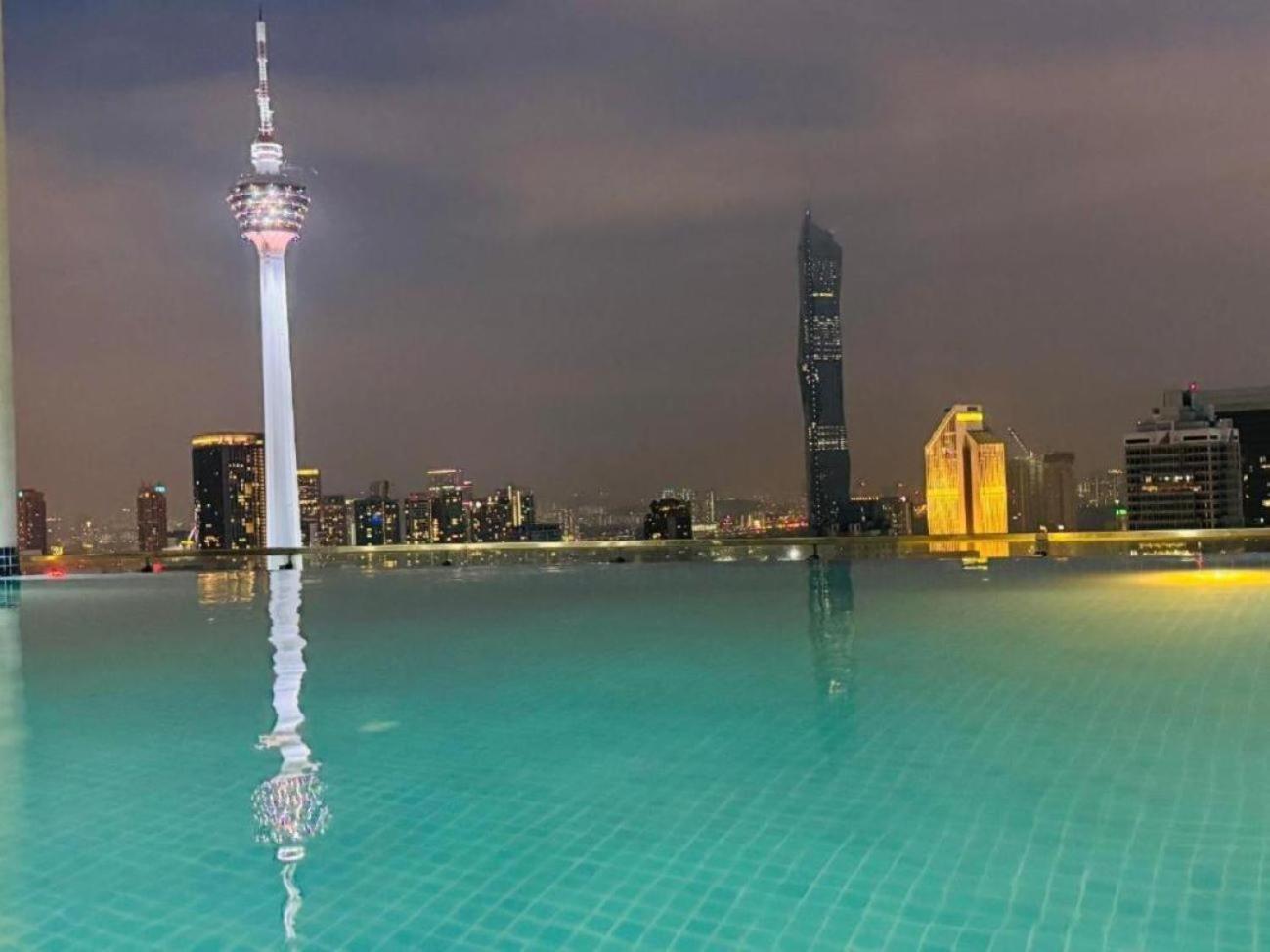 The Luxe Colony Klcc By Sky Pool Apartment Kuala Lumpur Luaran gambar