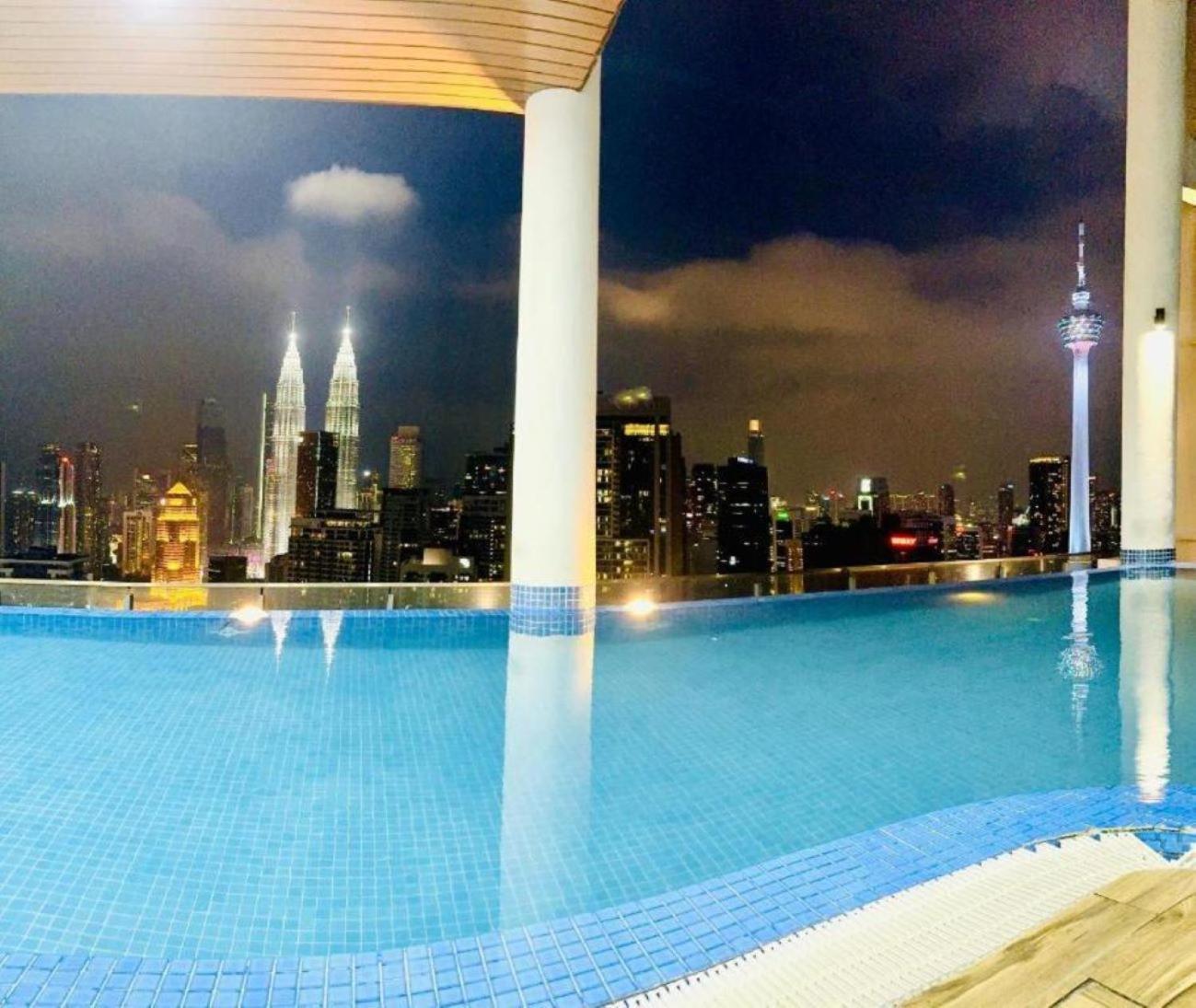 The Luxe Colony Klcc By Sky Pool Apartment Kuala Lumpur Luaran gambar