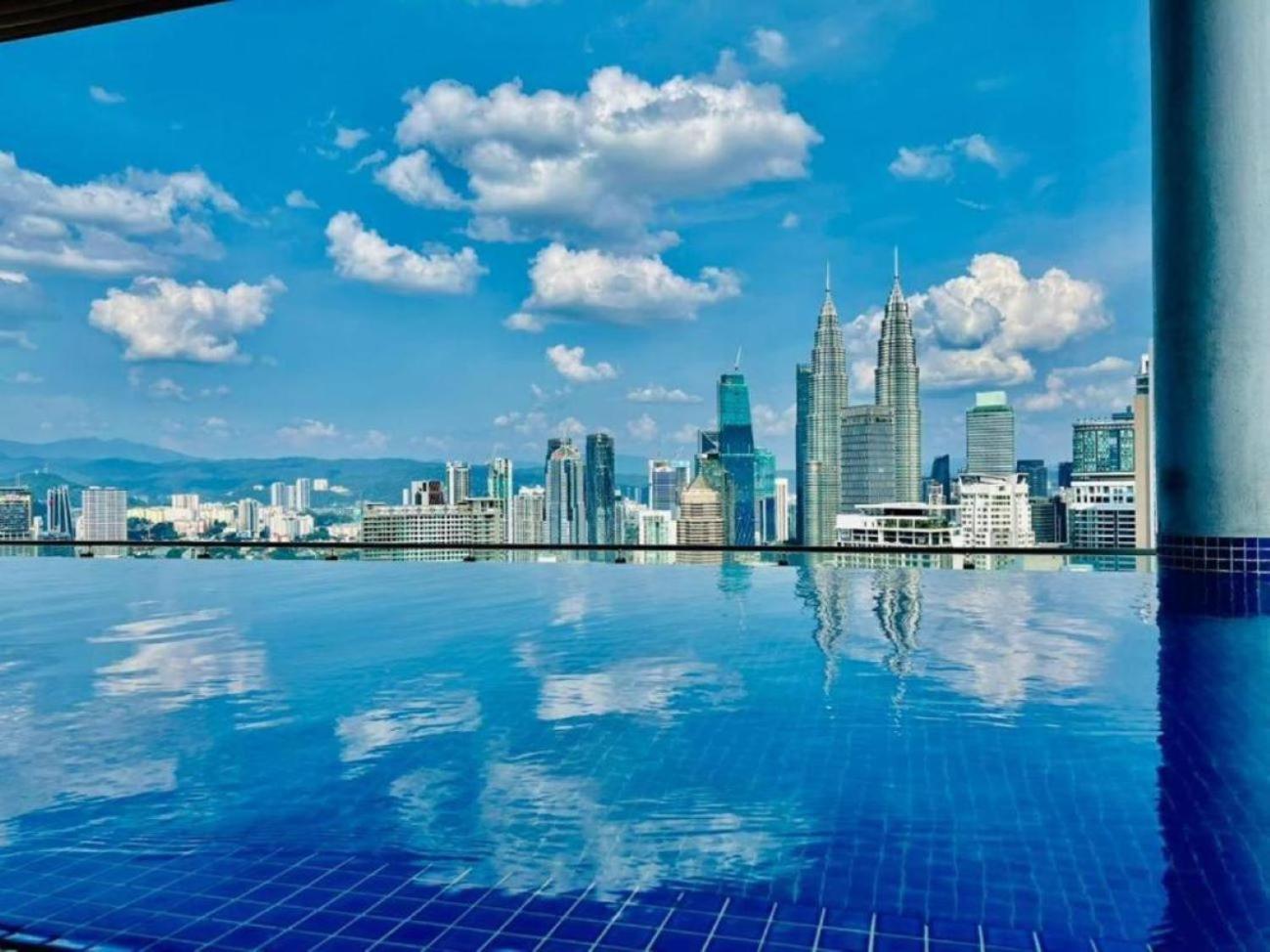 The Luxe Colony Klcc By Sky Pool Apartment Kuala Lumpur Luaran gambar