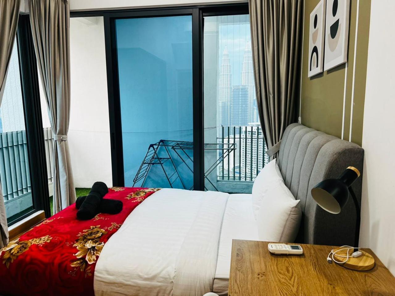 The Luxe Colony Klcc By Sky Pool Apartment Kuala Lumpur Luaran gambar