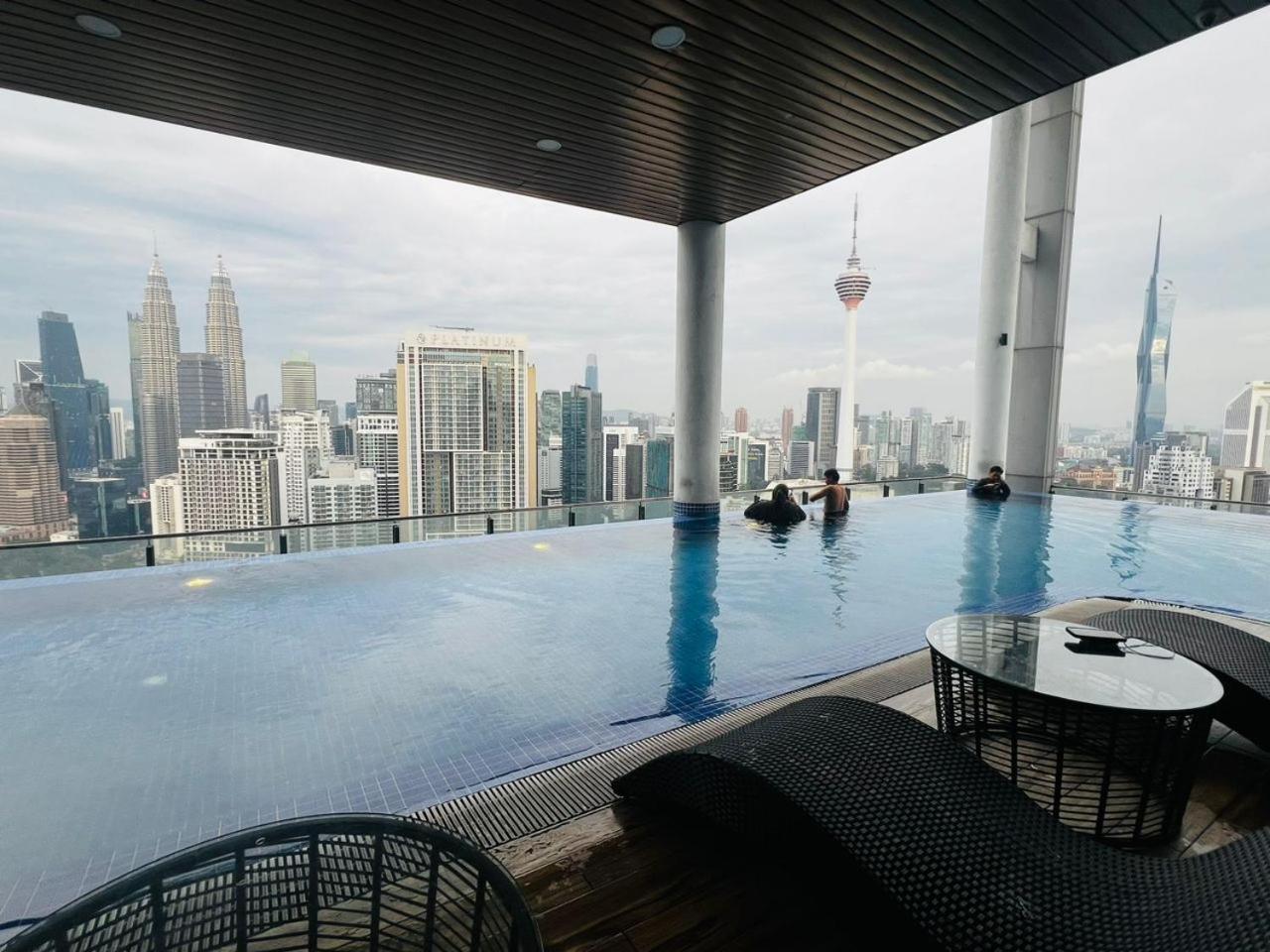 The Luxe Colony Klcc By Sky Pool Apartment Kuala Lumpur Luaran gambar