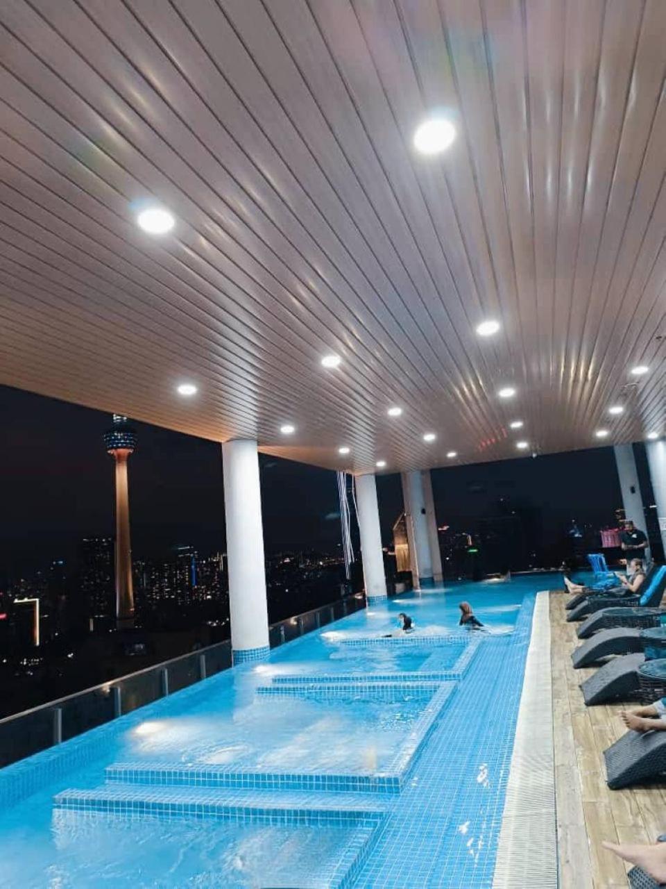 The Luxe Colony Klcc By Sky Pool Apartment Kuala Lumpur Luaran gambar