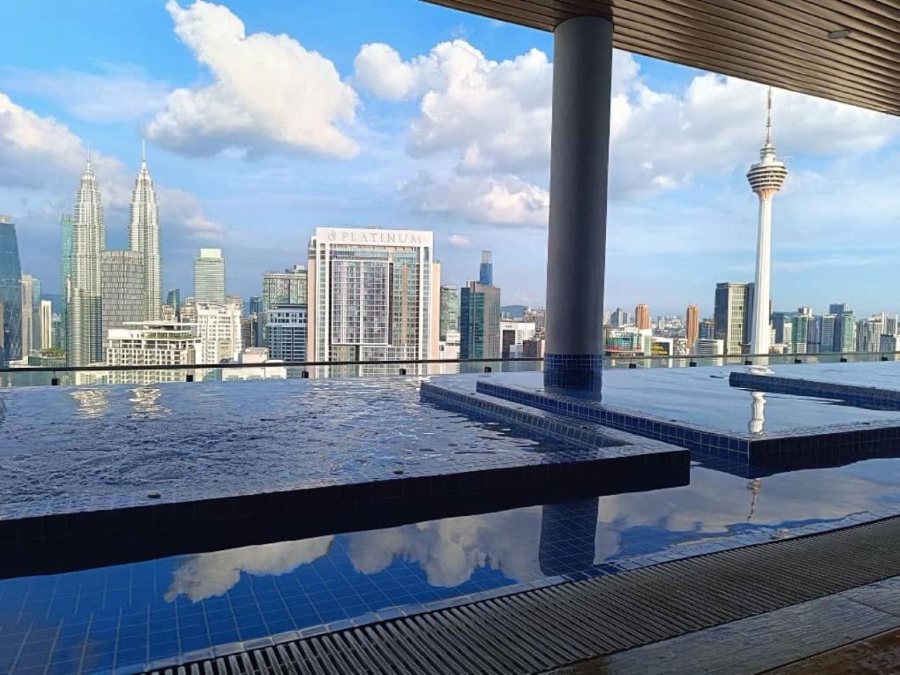 The Luxe Colony Klcc By Sky Pool Apartment Kuala Lumpur Luaran gambar