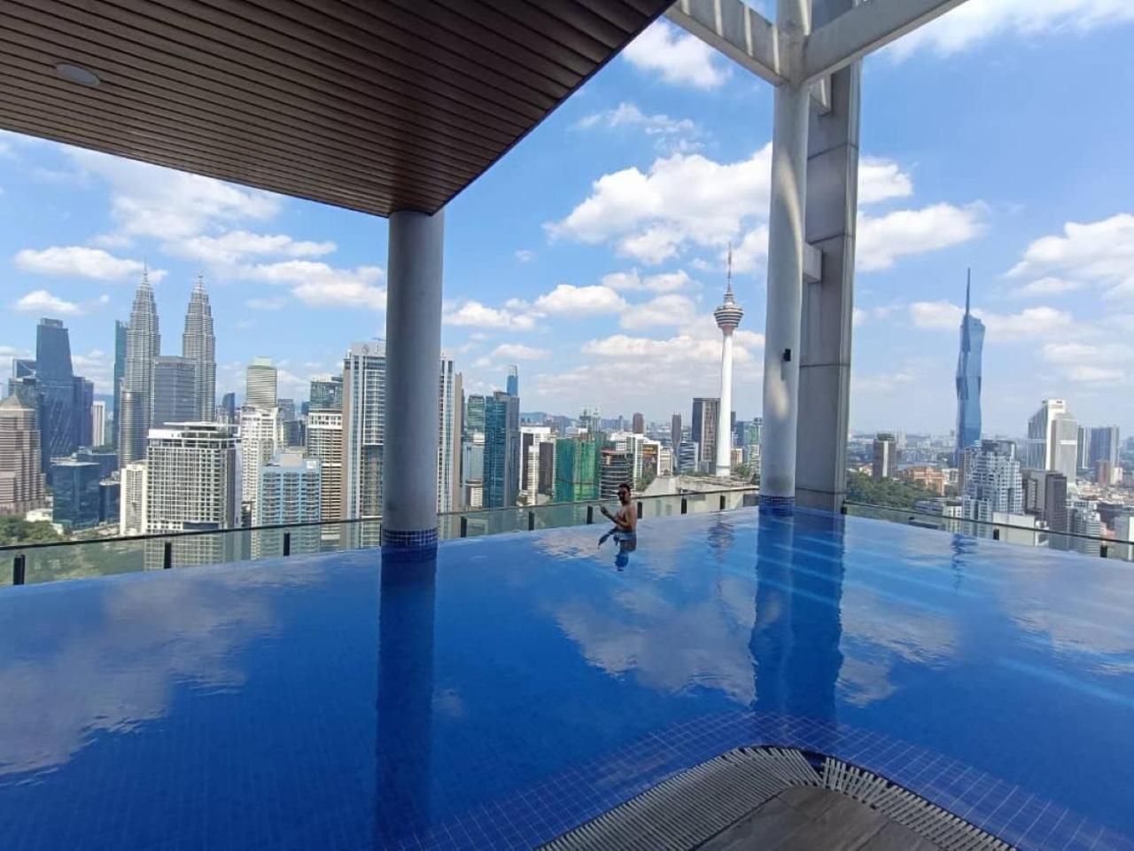 The Luxe Colony Klcc By Sky Pool Apartment Kuala Lumpur Luaran gambar