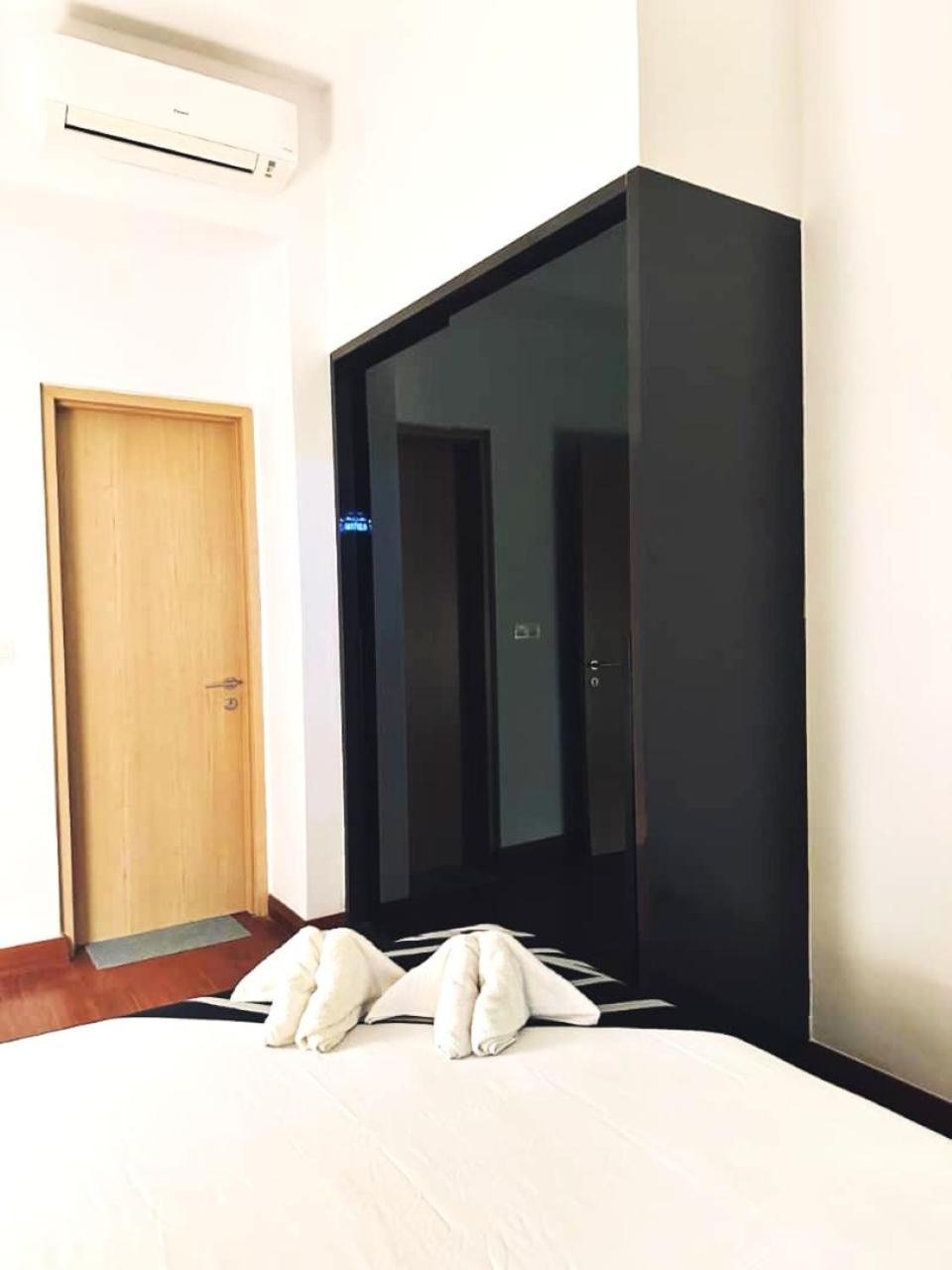 The Luxe Colony Klcc By Sky Pool Apartment Kuala Lumpur Luaran gambar
